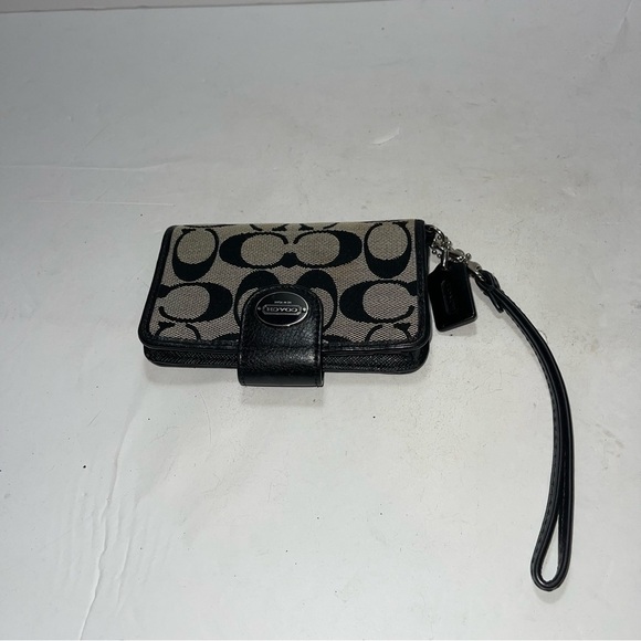 Coach Woman Wallet - Picture 3 of 3